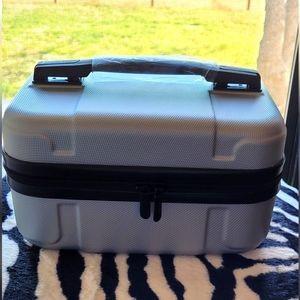 NEW 10" x 8" x 6" deep Cosmetic/Makeup Travel Bag